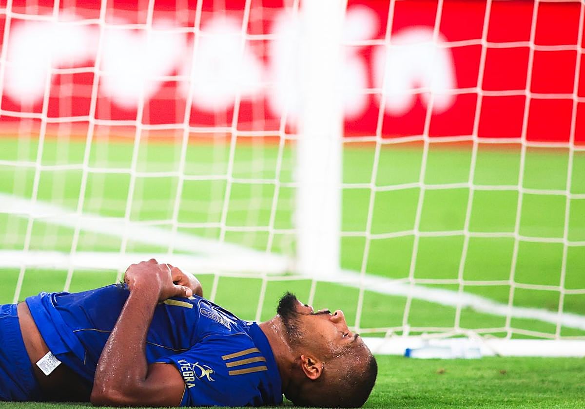 Salomón Rondón lamenta una ocasión fallada el pasado domingo en el Martínez Valero.