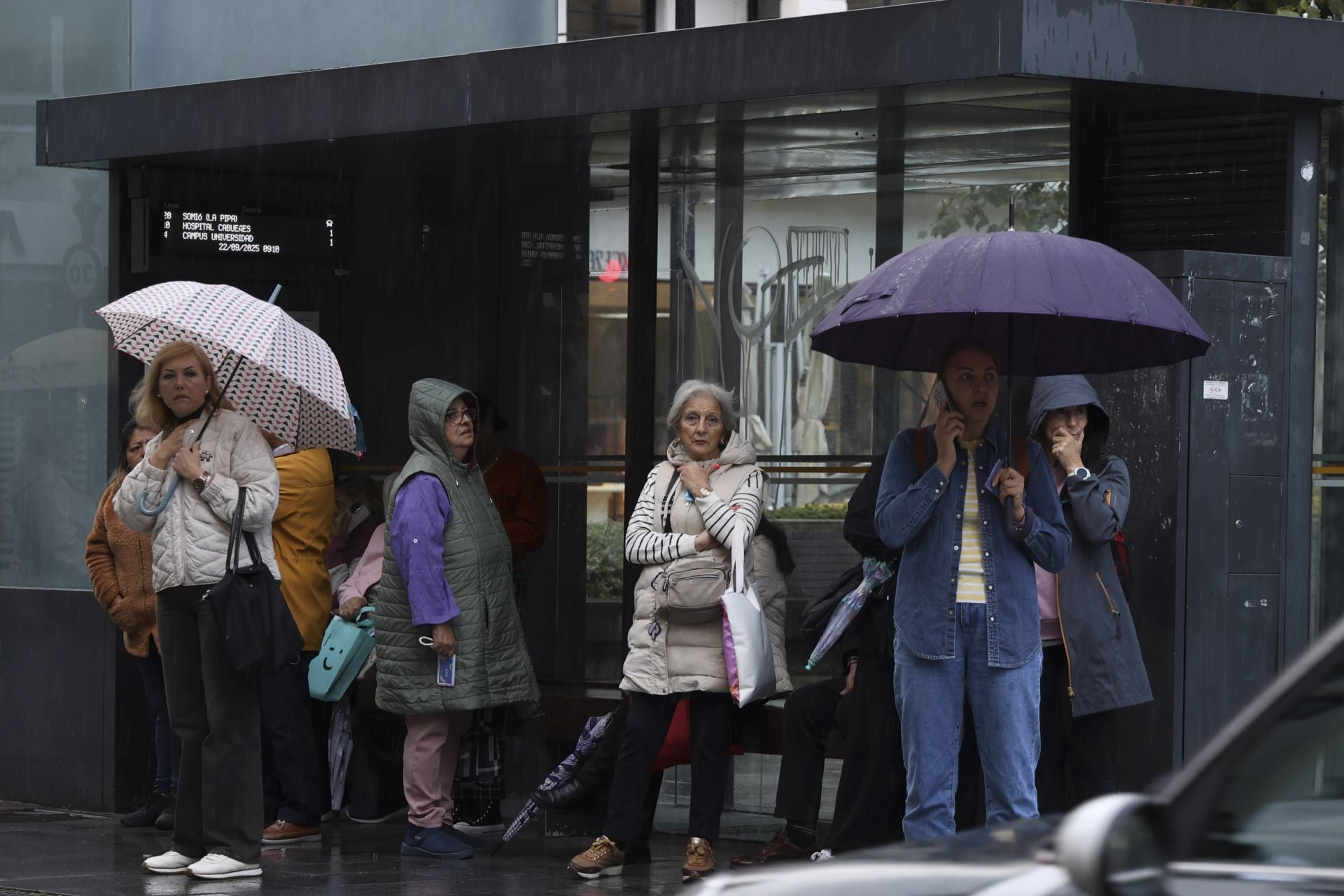 Lluvia, frío y viento: las imágenes de cómo Asturias da la bienvenida al otoño
