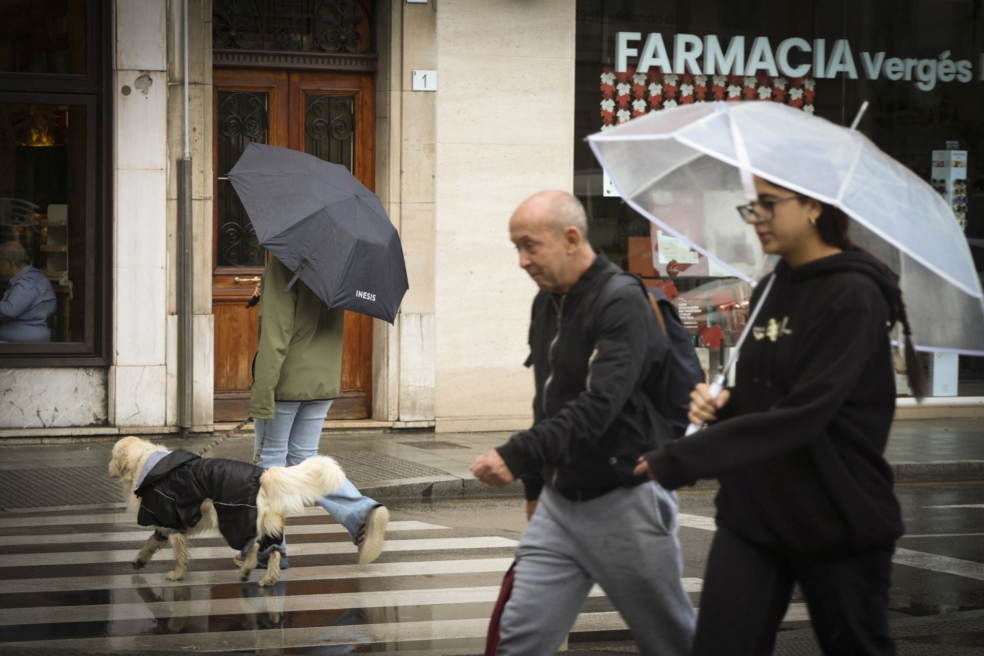Lluvia, frío y viento: las imágenes de cómo Asturias da la bienvenida al otoño