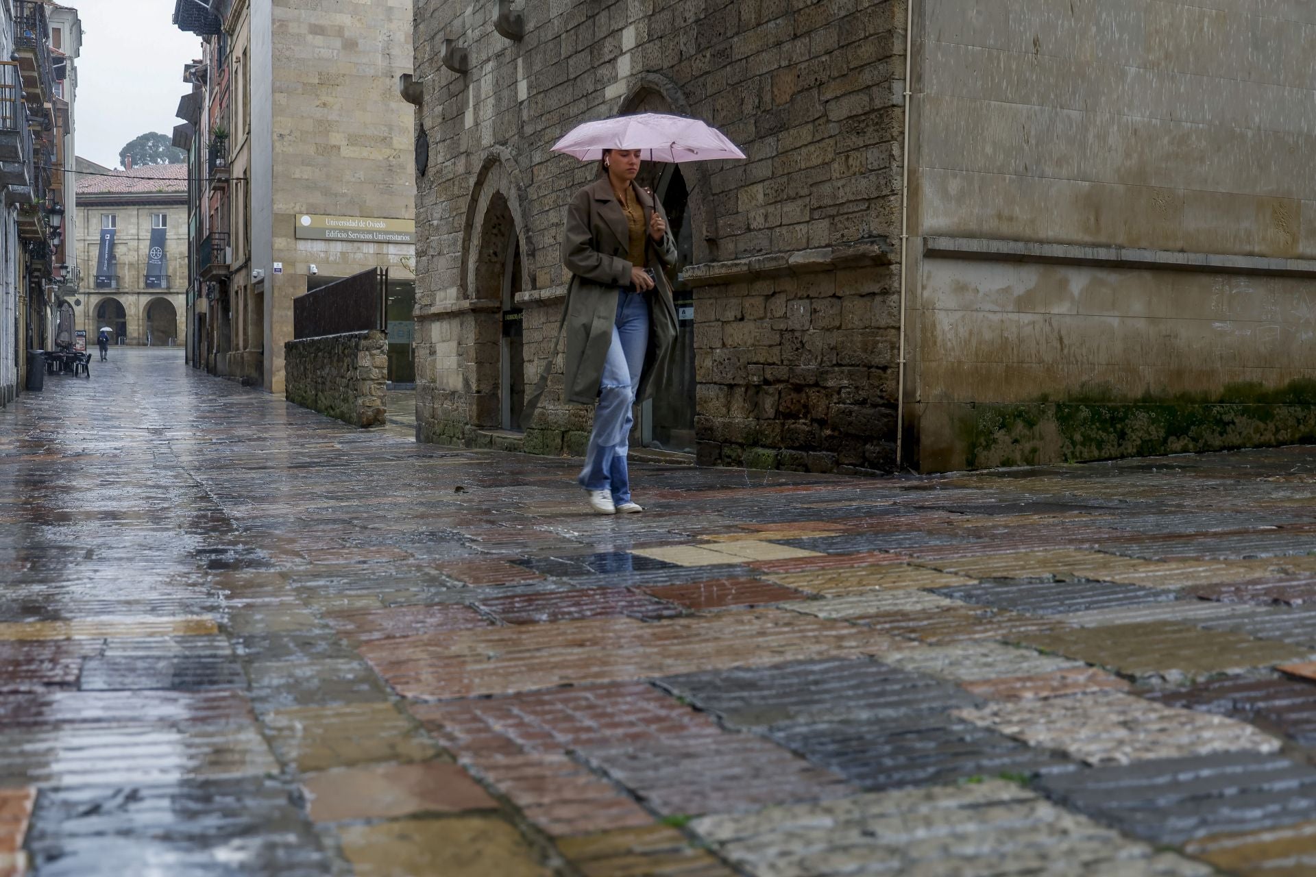 Lluvia, frío y viento: las imágenes de cómo Asturias da la bienvenida al otoño