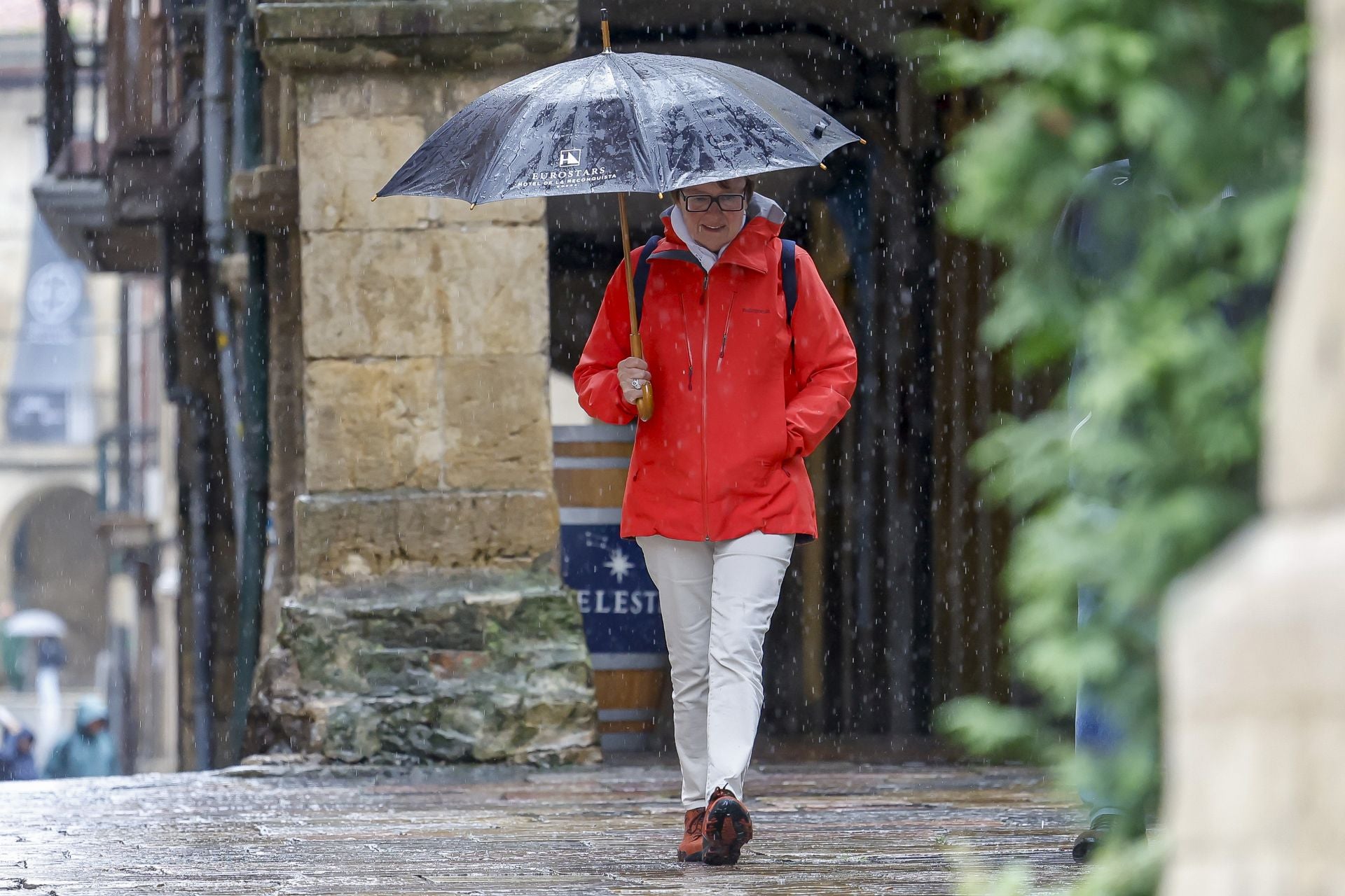 Lluvia, frío y viento: las imágenes de cómo Asturias da la bienvenida al otoño