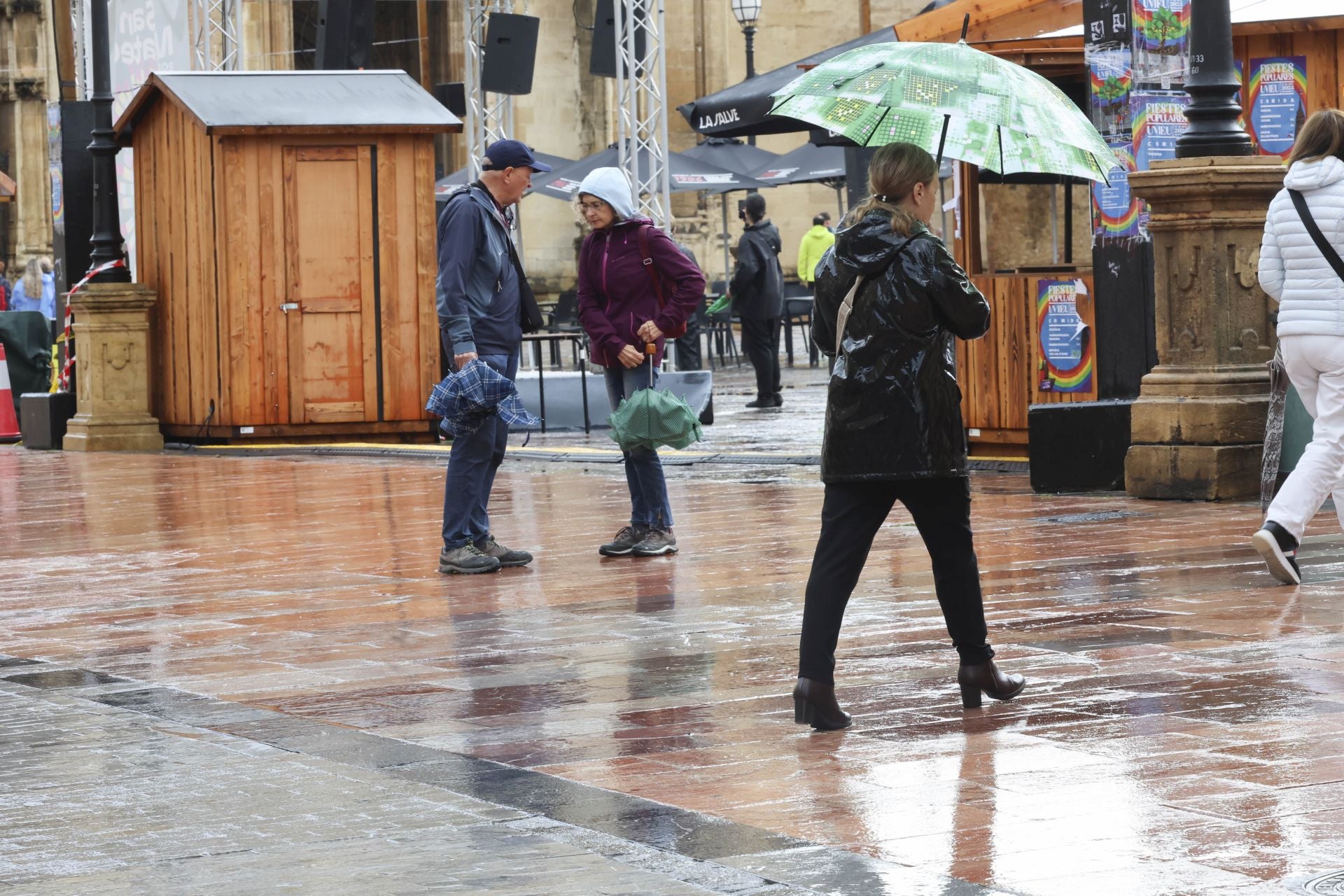 Lluvia, frío y viento: las imágenes de cómo Asturias da la bienvenida al otoño