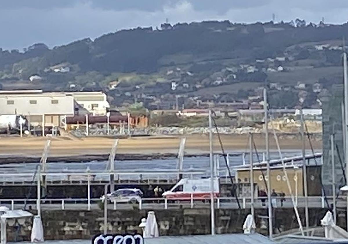 Policía Local y sanitarios del SAMU en Poniente.