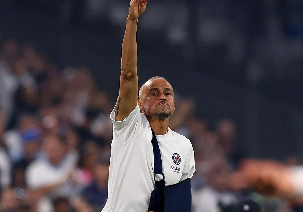 Luis Enrique da órdenes desde la banda, en el duelo de este lunes entre Olympique de Marsella y PSG.