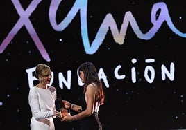 Sira recoge el premio a la Fundación Xana.
