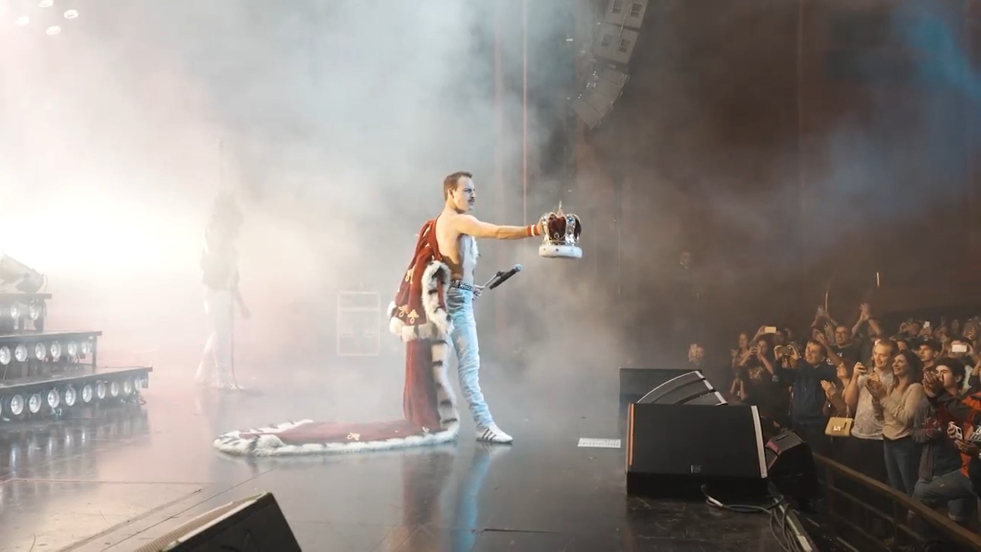 El mayor tributo a Queen aterriza en el Gijón Arena: «God Save the Queen»