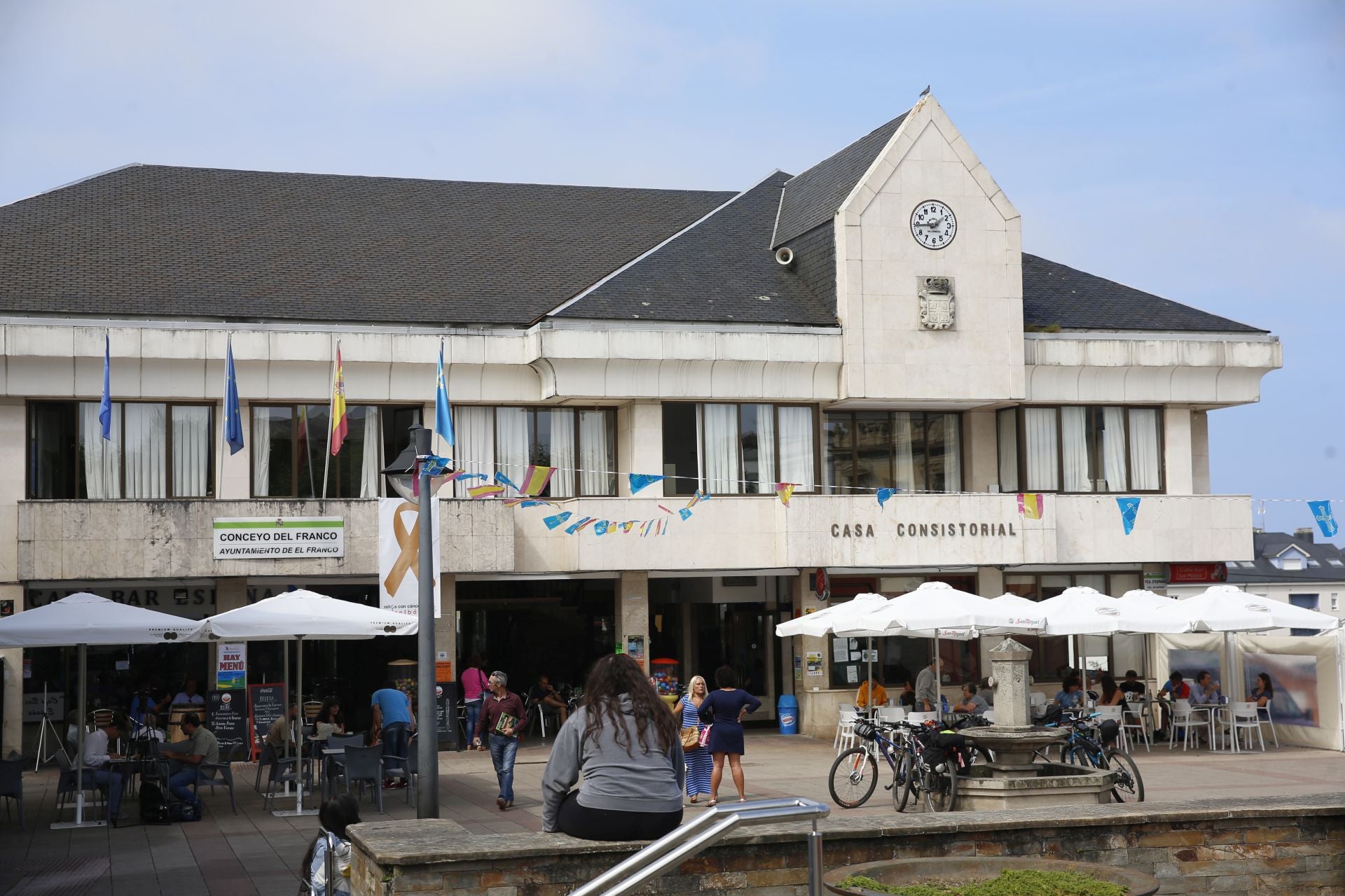 El chupinazo de las fiestas de San Miguel de La Caridad se lanzará desde el Ayuntamiento de El Franco.