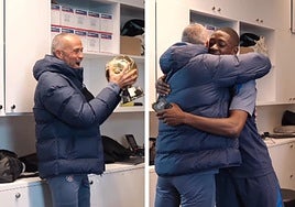 Luis Enrique, emocionado, felicita a Dembelé por el Balón de Oro.