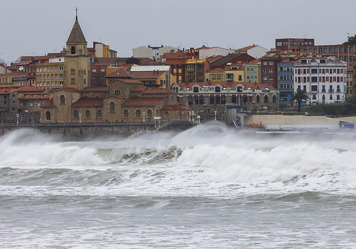 Imagen de la bahía de San Lorenzo, un día de temporal.