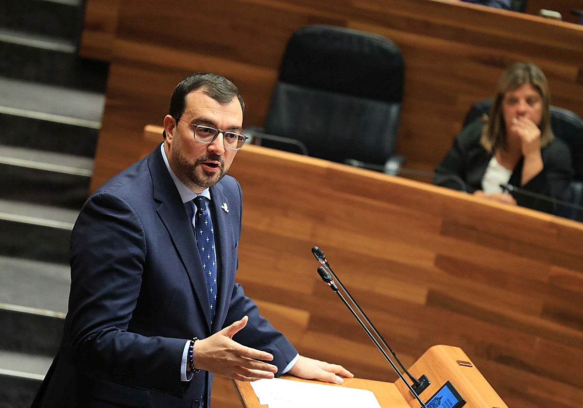 El presidente del Principado, Adrián Barbón, en el debate de orientación política.