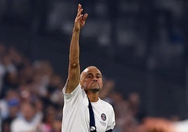 Luis Enrique da órdenes desde la banda, en el duelo de este lunes entre Olympique de Marsella y PSG.