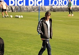 Paunovic, durante el entrenamiento del Real Oviedo este miércoles.