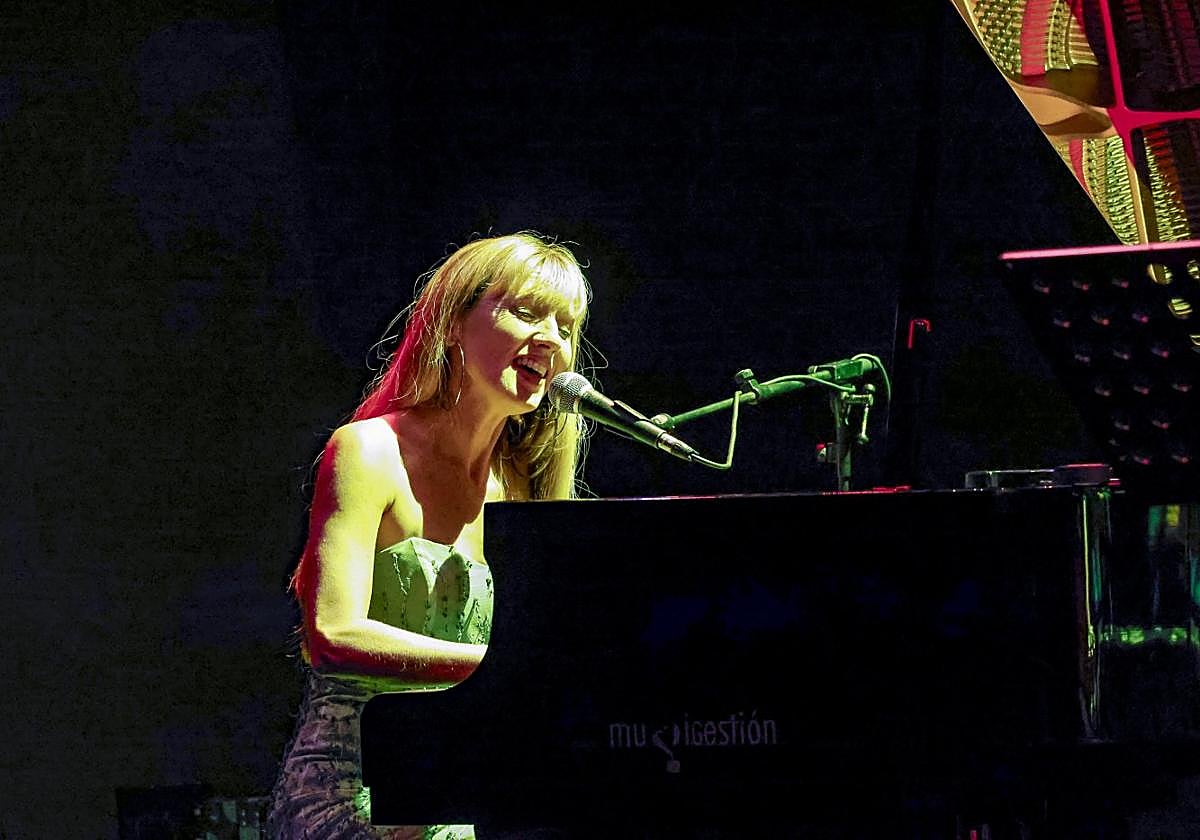 Lucía Rey y su banda inauguraron los conciertos del festival. ARNALDO