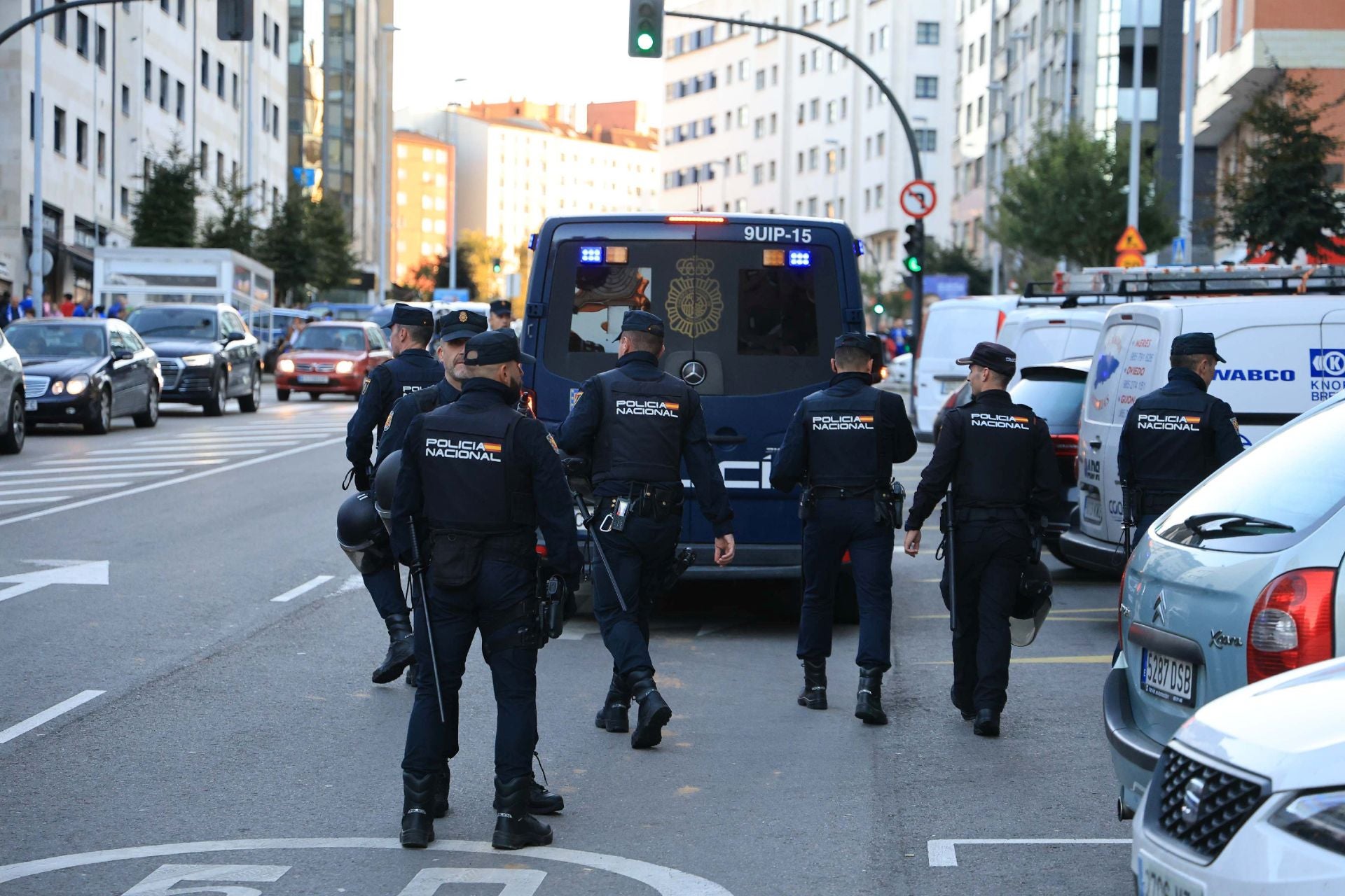 La afición llena Oviedo: ambientazo previo para el Real Oviedo - Barcelona