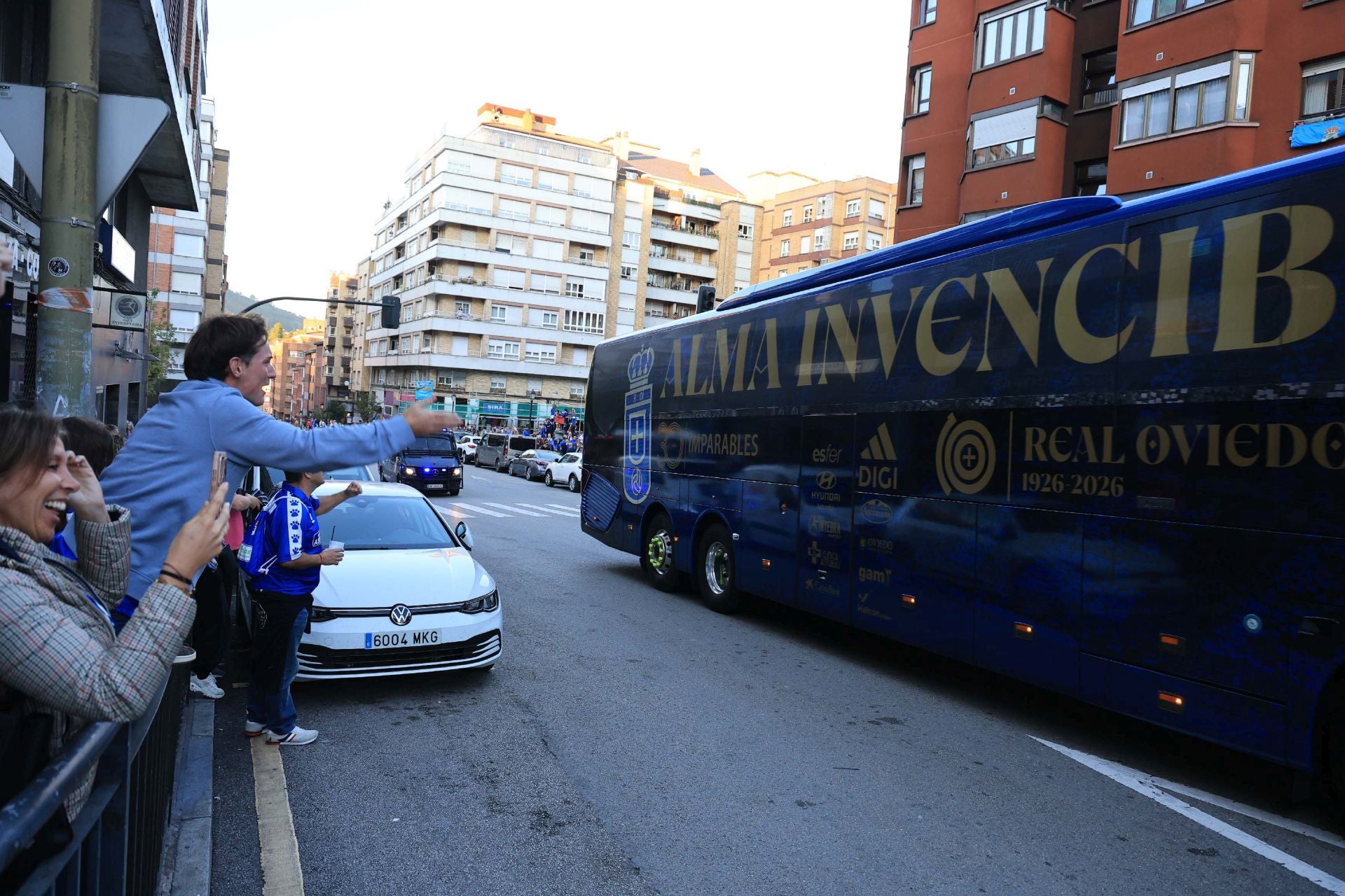 La afición llena Oviedo: ambientazo previo para el Real Oviedo - Barcelona