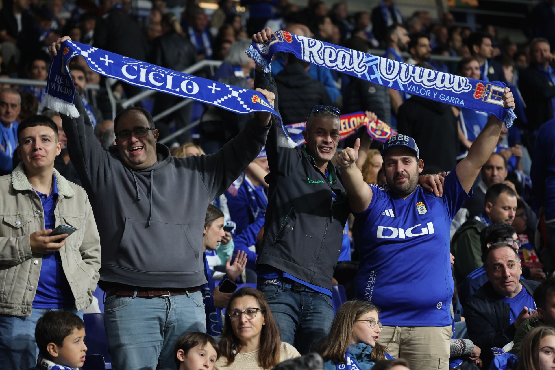 ¿Estuviste en el Real Oviedo - Barcelona? ¡Búscate en las imágenes!