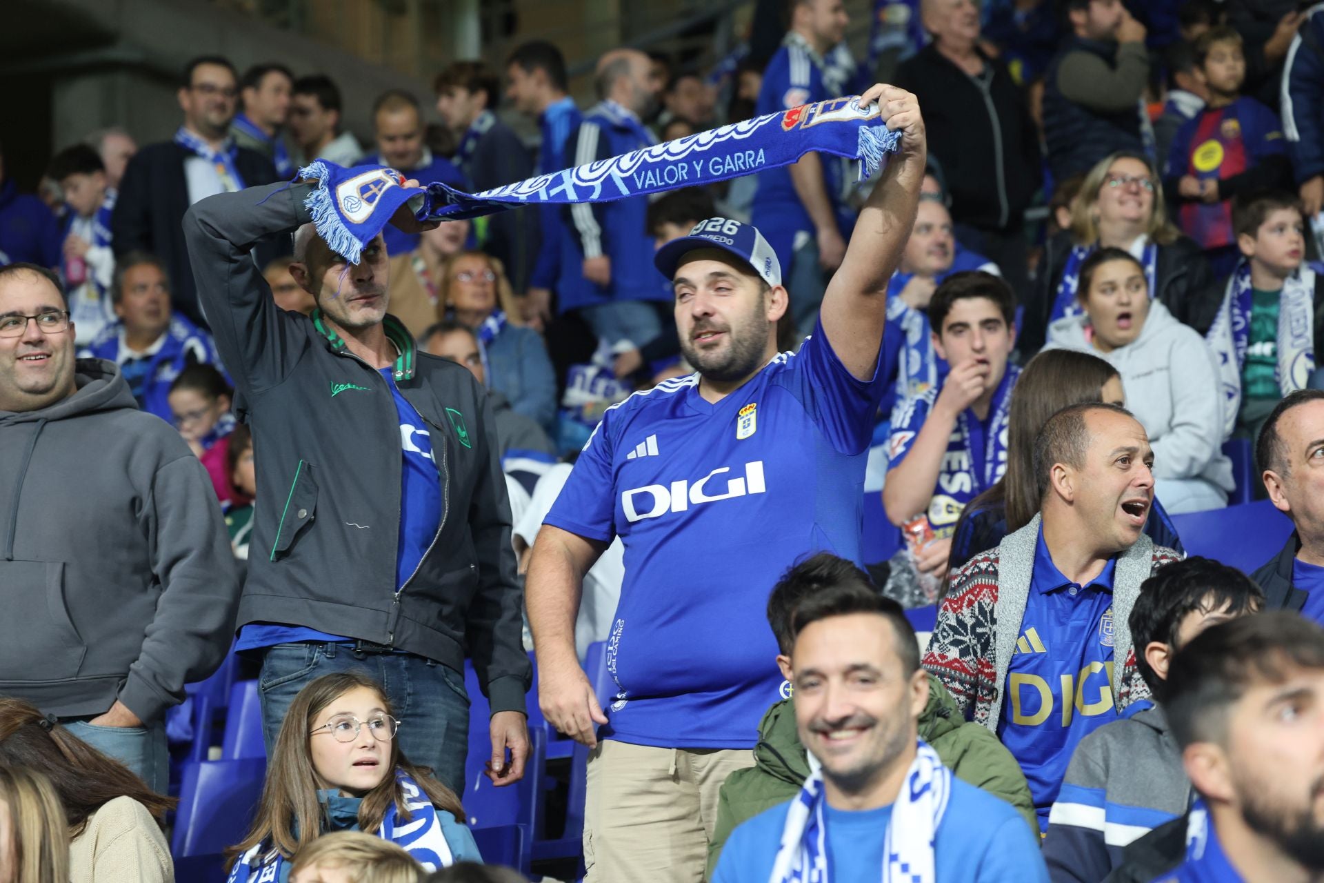 ¿Estuviste en el Real Oviedo - Barcelona? ¡Búscate en las imágenes!