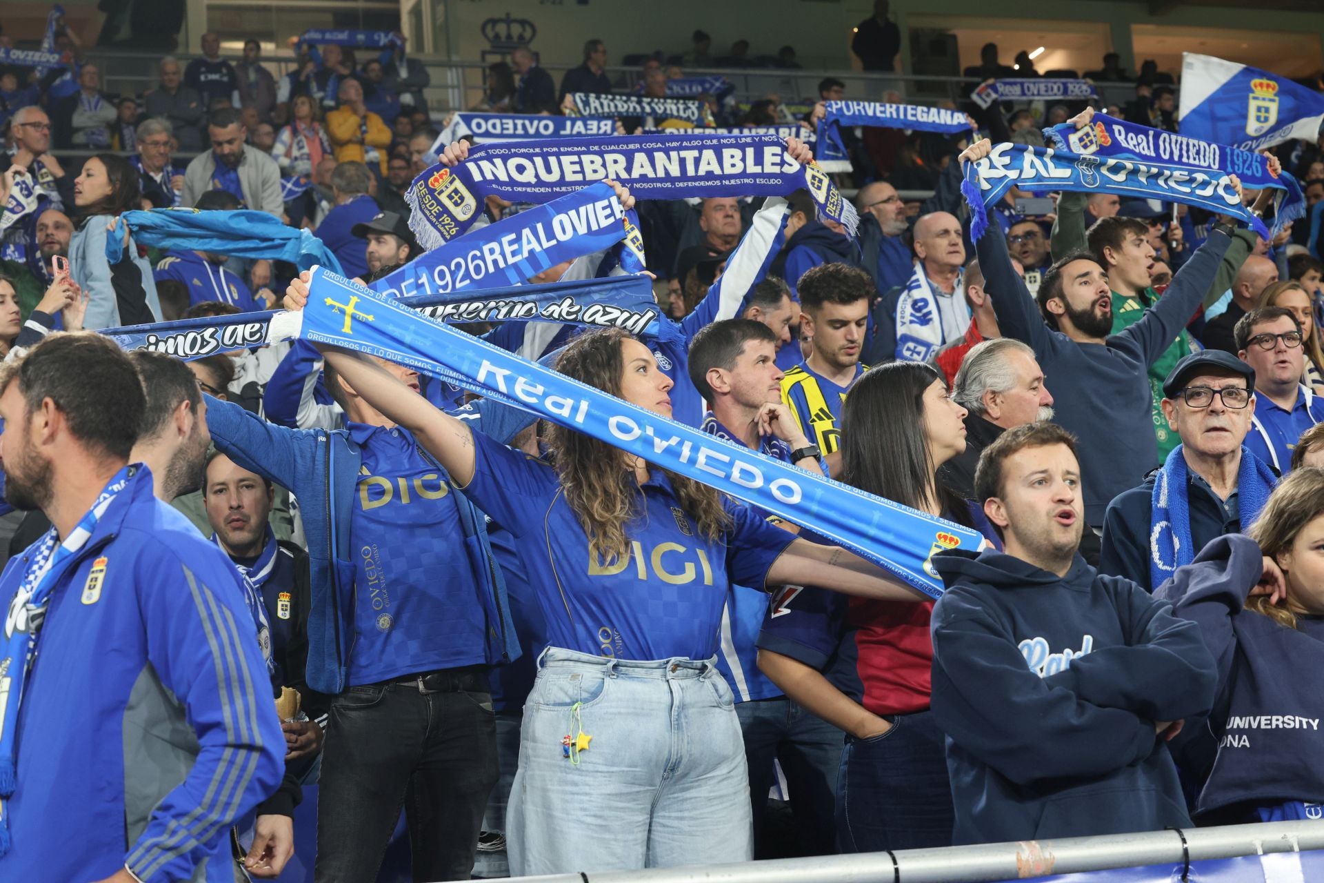 ¿Estuviste en el Real Oviedo - Barcelona? ¡Búscate en las imágenes!