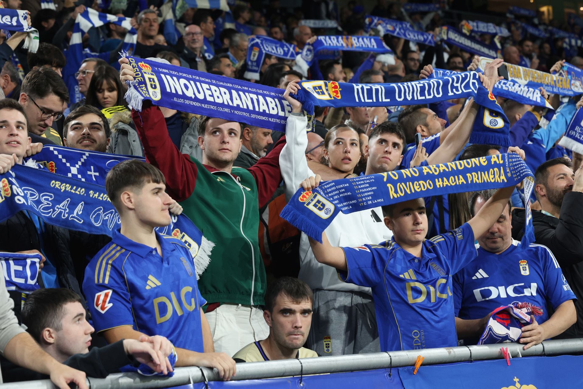 ¿Estuviste en el Real Oviedo - Barcelona? ¡Búscate en las imágenes!