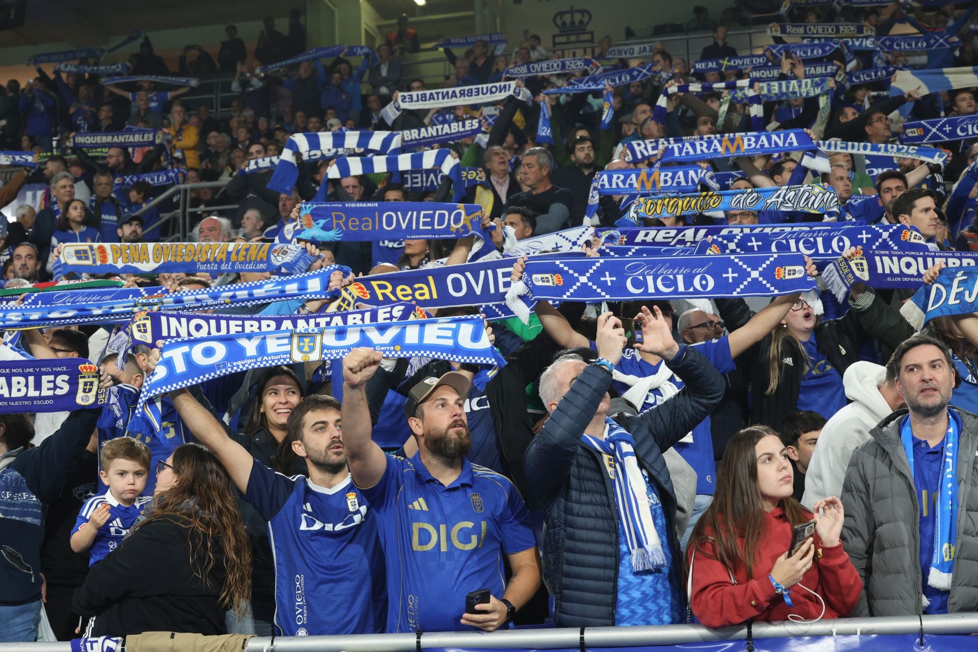 ¿Estuviste en el Real Oviedo - Barcelona? ¡Búscate en las imágenes!