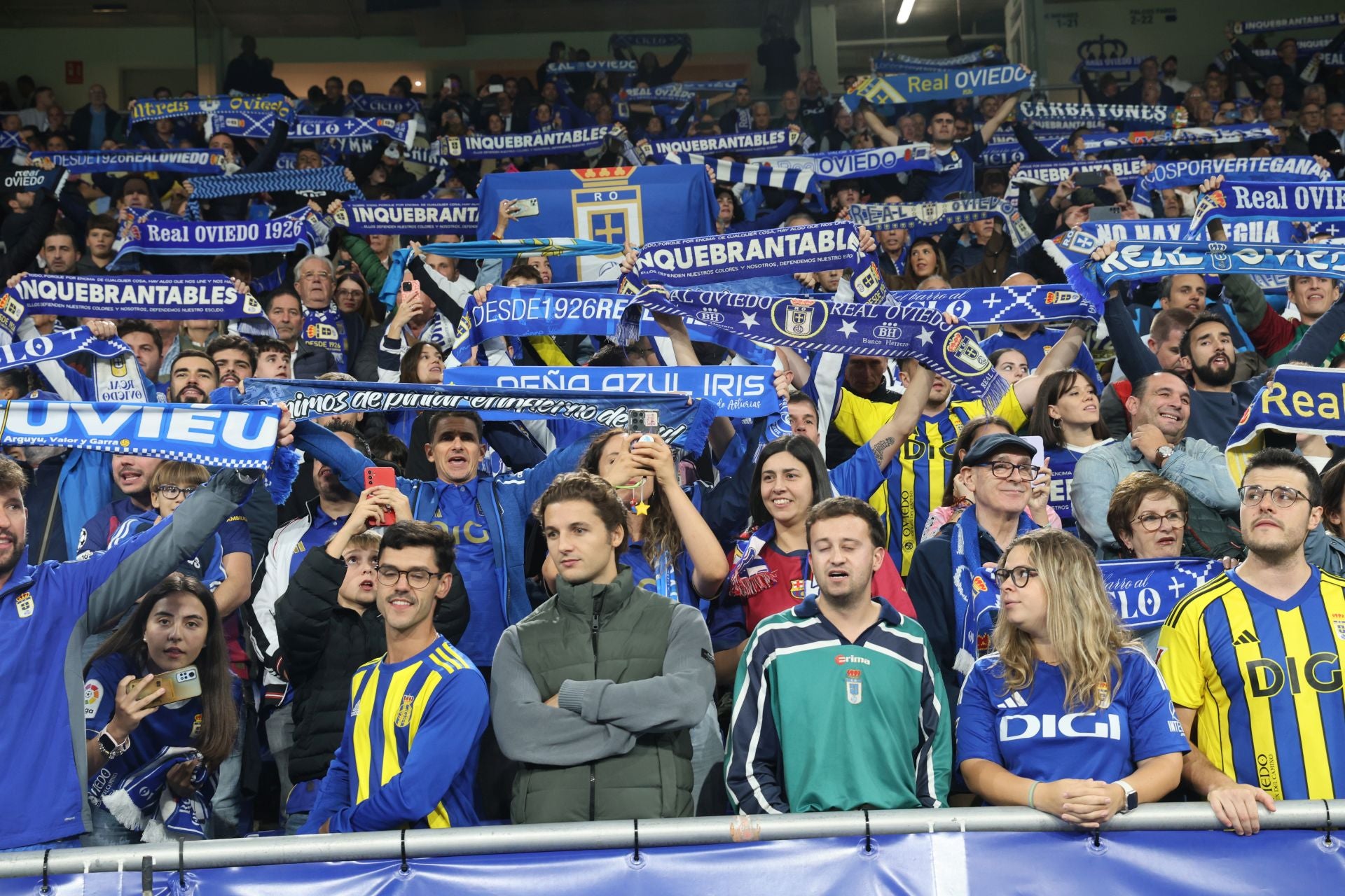 ¿Estuviste en el Real Oviedo - Barcelona? ¡Búscate en las imágenes!