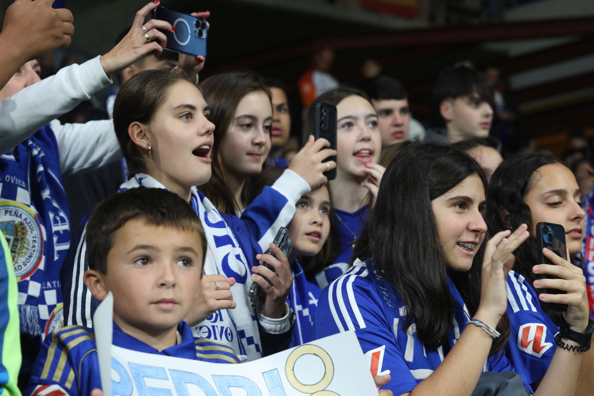 ¿Estuviste en el Real Oviedo - Barcelona? ¡Búscate en las imágenes!