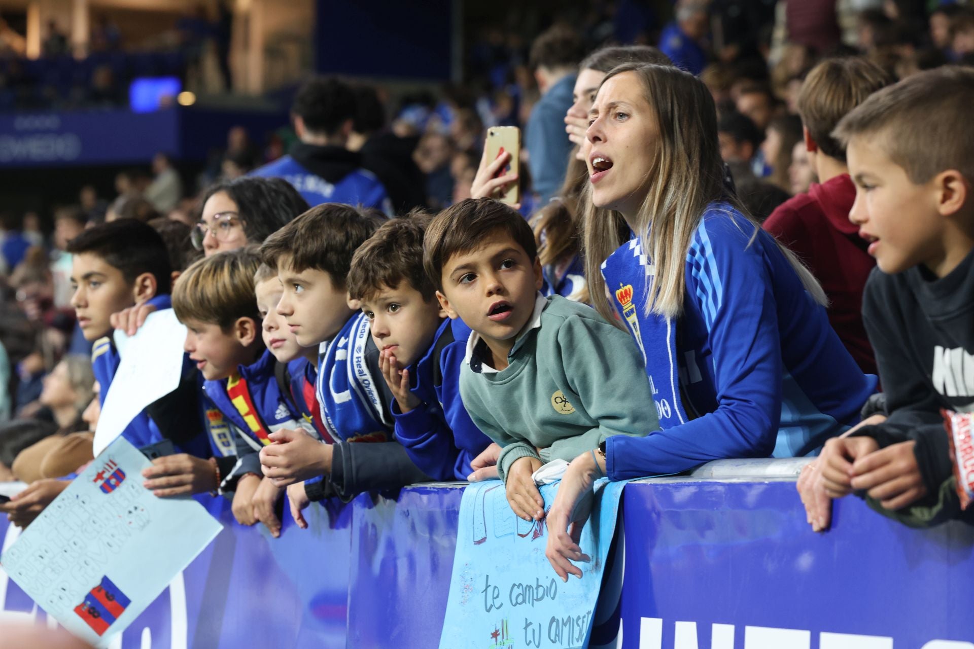 ¿Estuviste en el Real Oviedo - Barcelona? ¡Búscate en las imágenes!