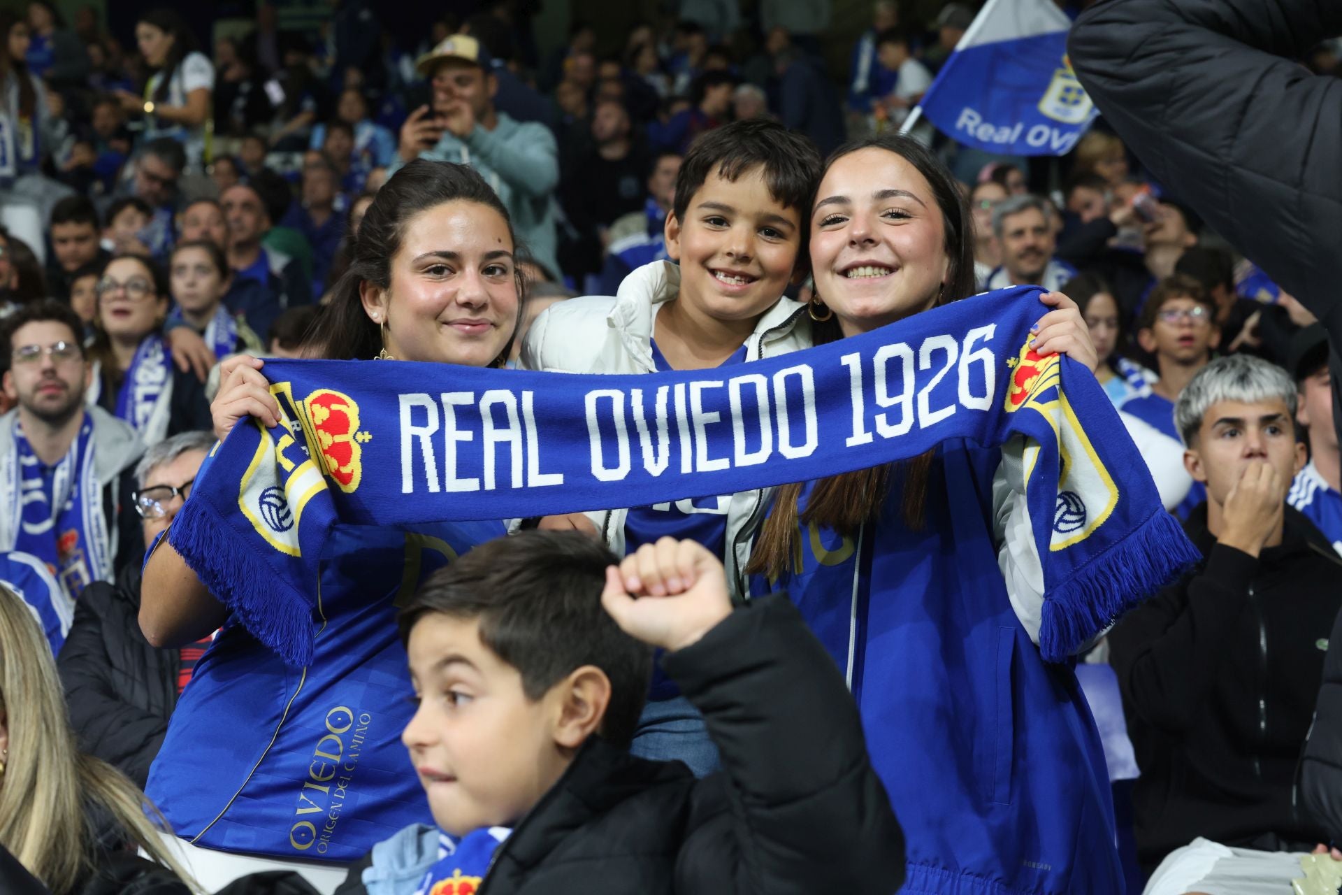 ¿Estuviste en el Real Oviedo - Barcelona? ¡Búscate en las imágenes!