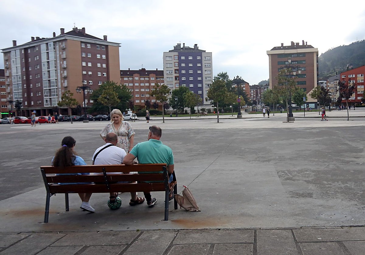 La plaza del Conceyín acogerá el mercadillo todos los sábados.