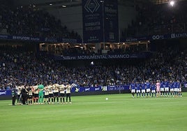 Minuto de silencio antes del inicio del partido en memoria del expresidente Juan Mesa.