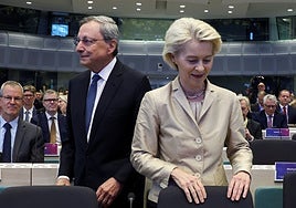 El expresidente del BVE, Mario Draghi, y la presidenta de la Comisión Europea, Ursula von der Leyen.