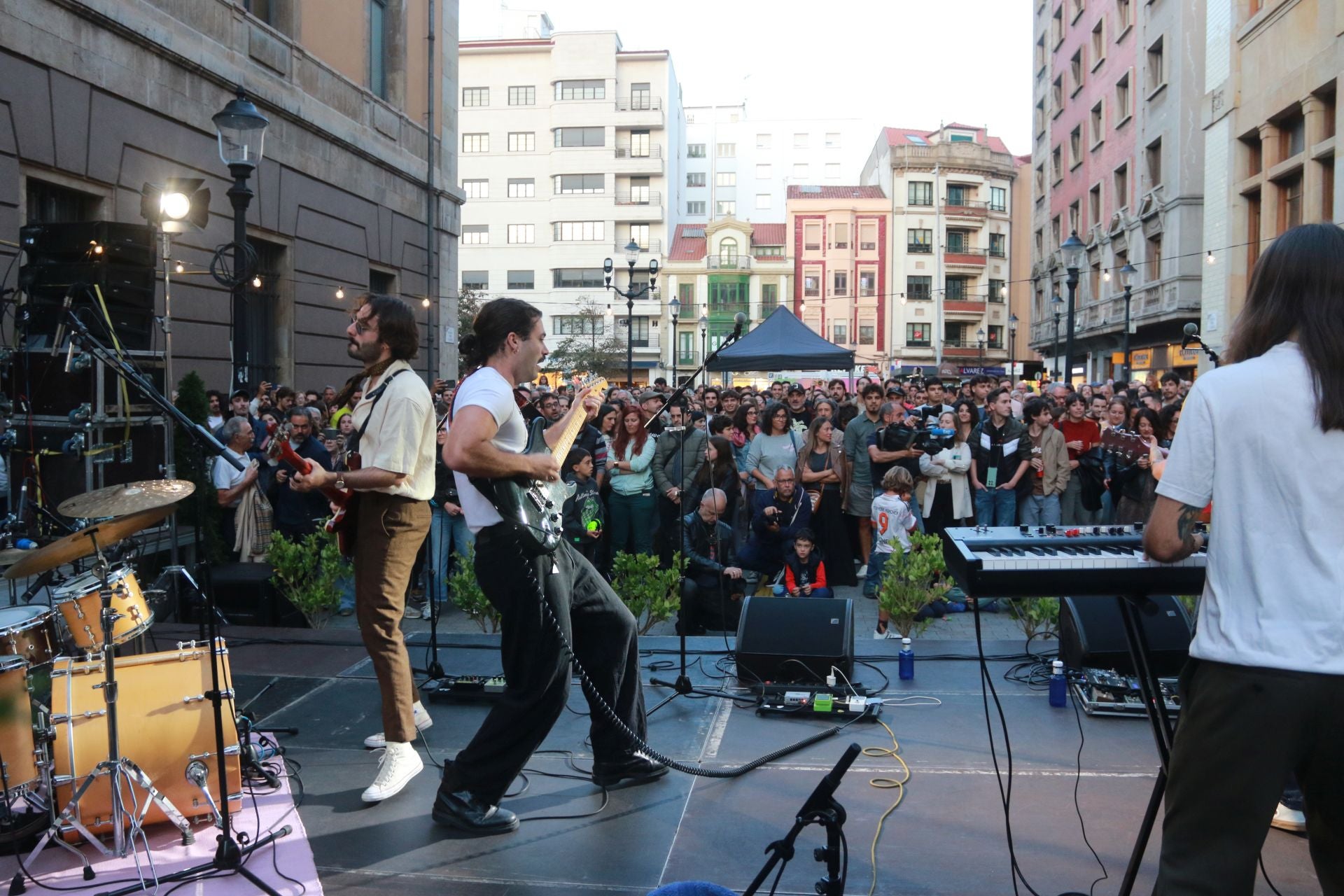 Música, arte y teatro en la Noche Blanca de Gijón
