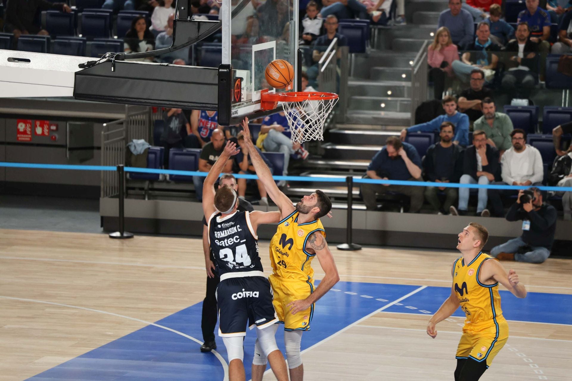 El Alimerka Oviedo Baloncesto debuta con derrota en el Palacio de los Deportes