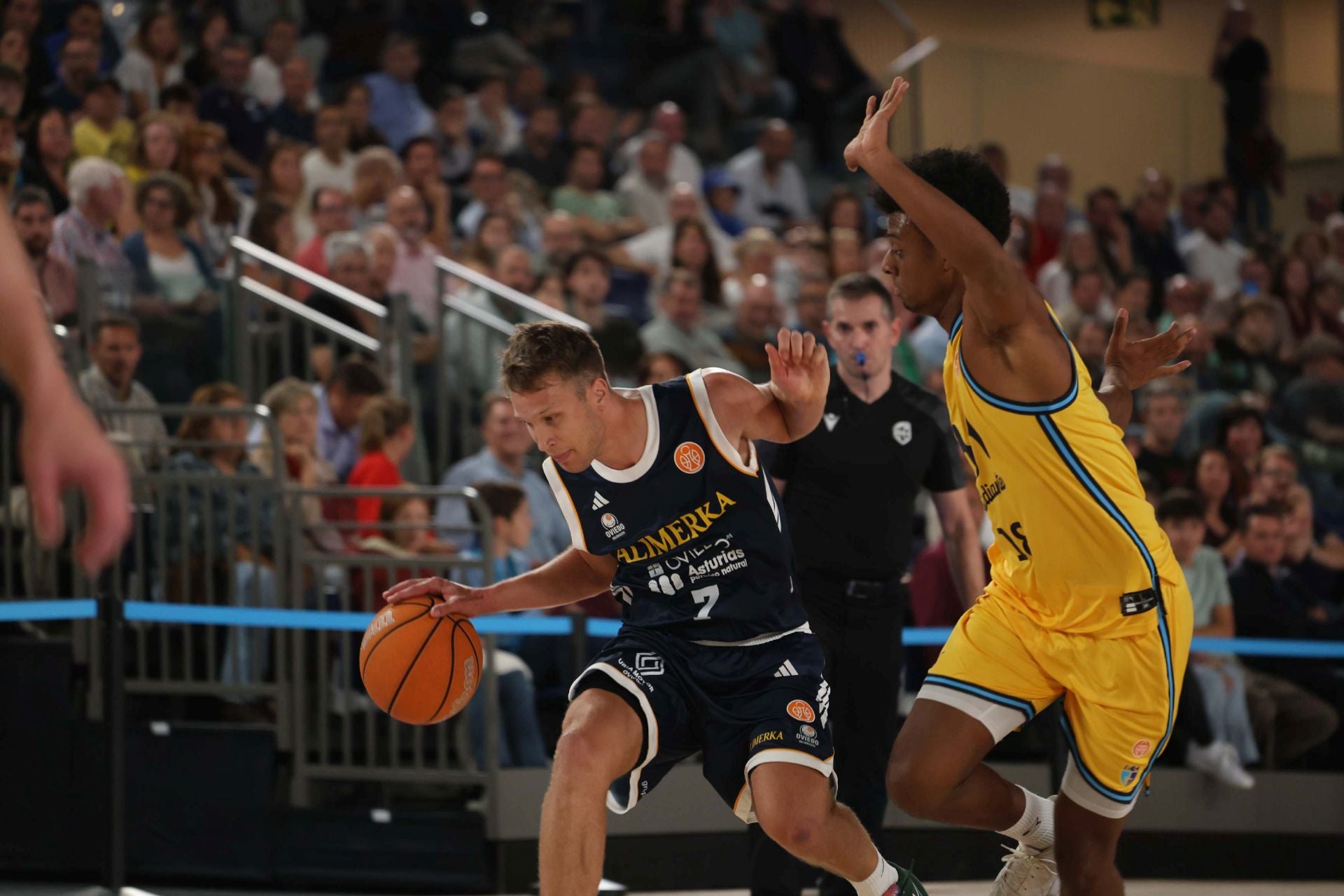 El Alimerka Oviedo Baloncesto debuta con derrota en el Palacio de los Deportes