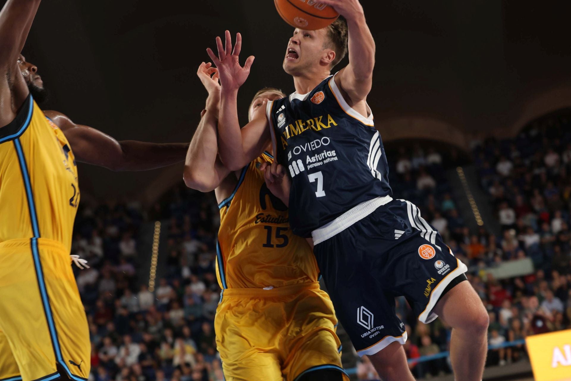 El Alimerka Oviedo Baloncesto debuta con derrota en el Palacio de los Deportes