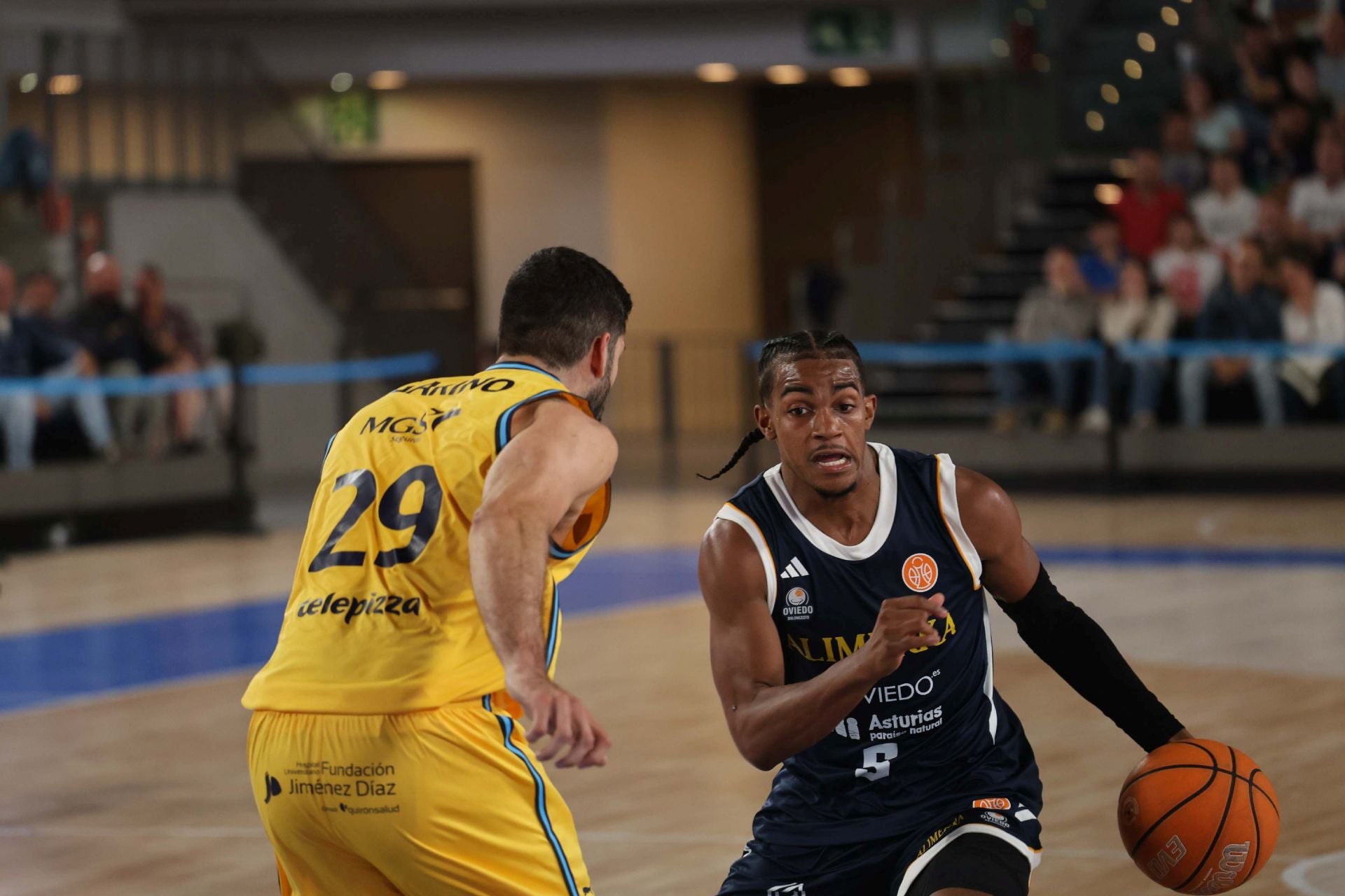 El Alimerka Oviedo Baloncesto debuta con derrota en el Palacio de los Deportes