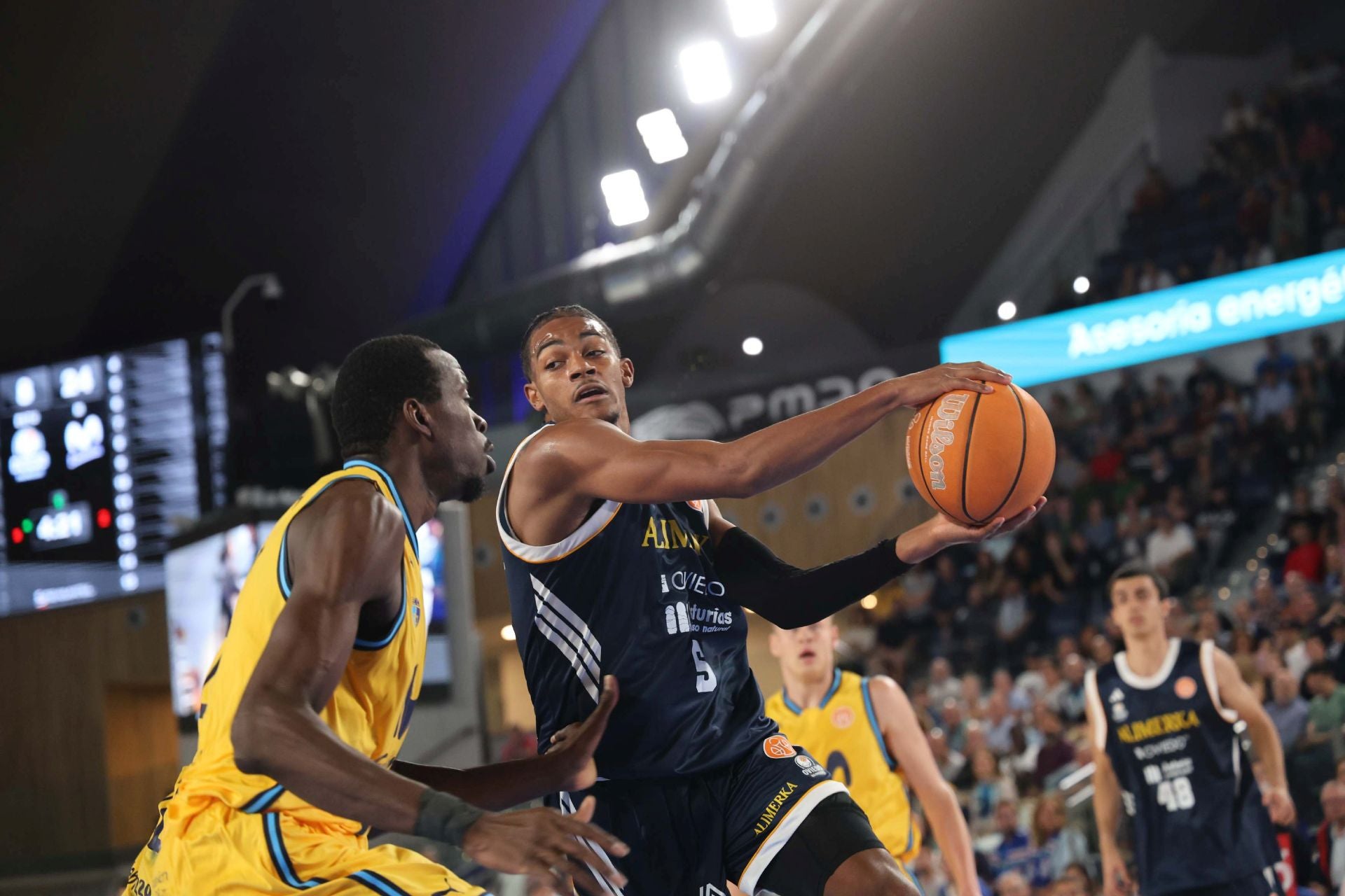 El Alimerka Oviedo Baloncesto debuta con derrota en el Palacio de los Deportes