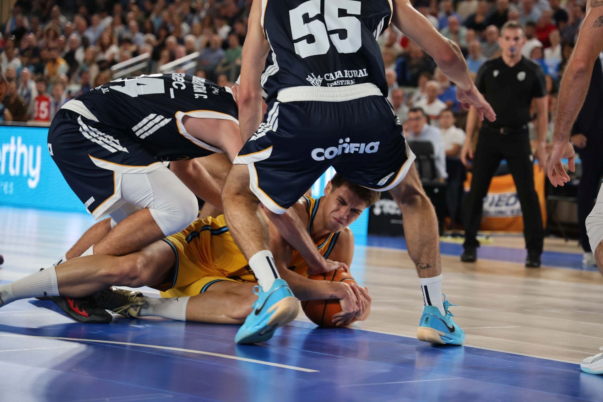 El Alimerka Oviedo Baloncesto debuta con derrota en el Palacio de los Deportes