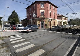 Paso a nivel de la población sierense de Colloto.