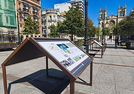 Las propuestas admitidas a concurso, en la exposición instalada ayer en el paseo de Begoña.