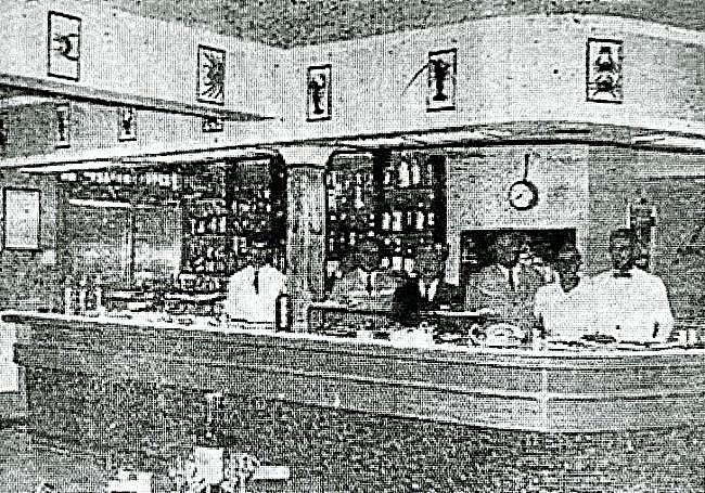 Barra de El Globo cuando abrió como sidrería. 3 de junio 1960.