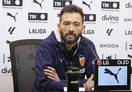 Carlos Corberán, en la sala de prensa del Valencia.
