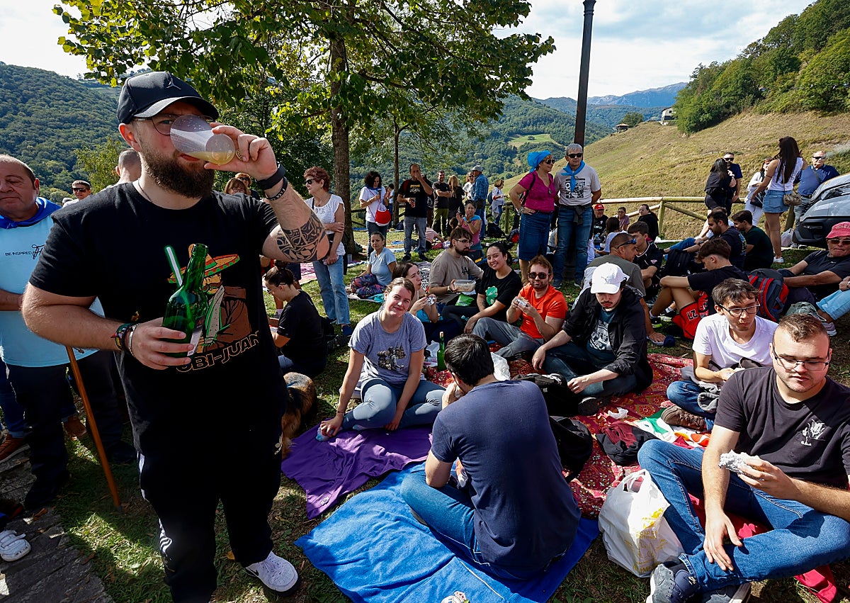 Imagen secundaria 1 - San Cosme y San Damián «obran el milagro de reunir a los mierenses»