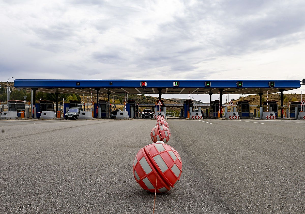 Cabina de peaje en la autopista del Huerna.