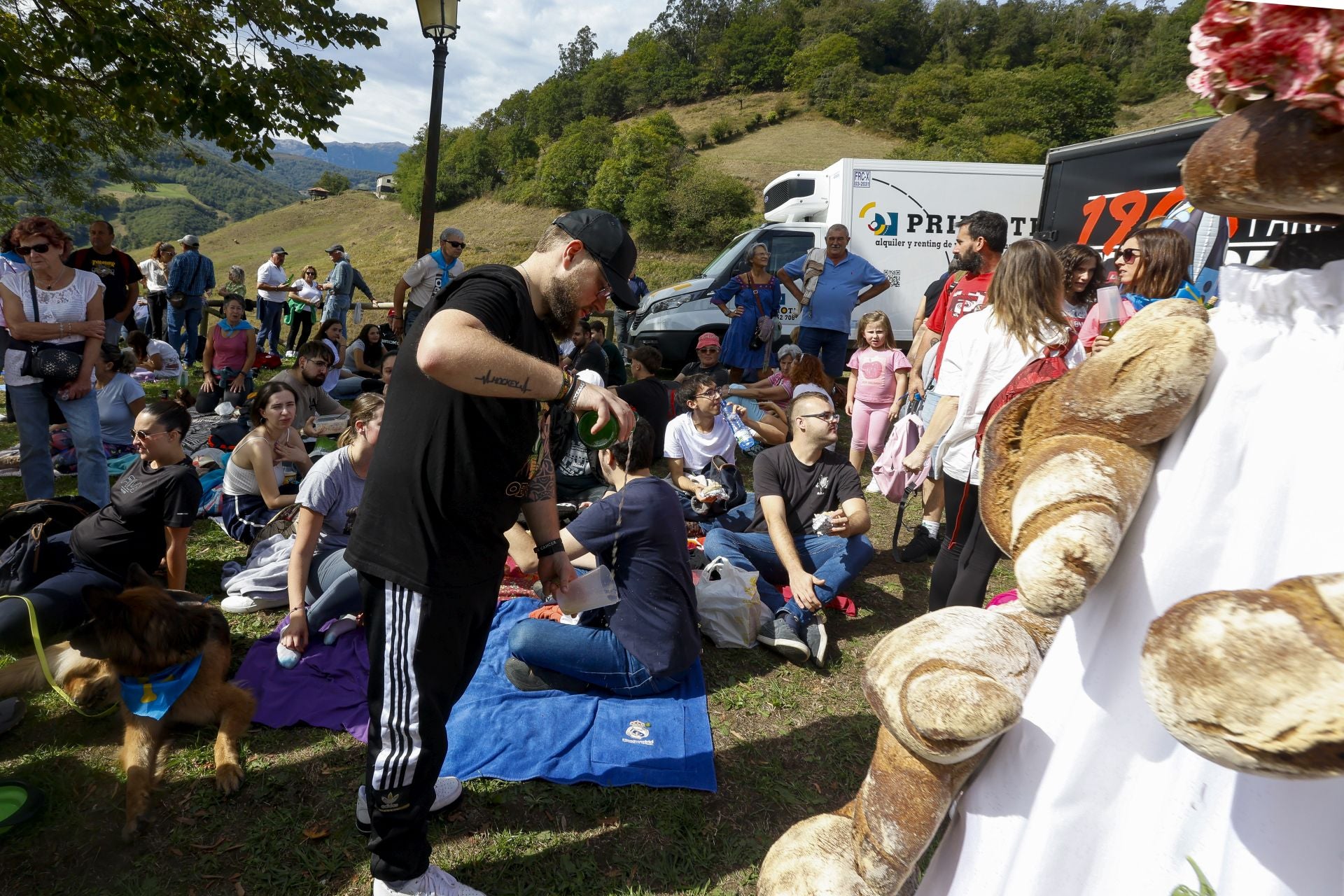 Los Mártires de Valdecuna llenan Mieres de tradición y celebración