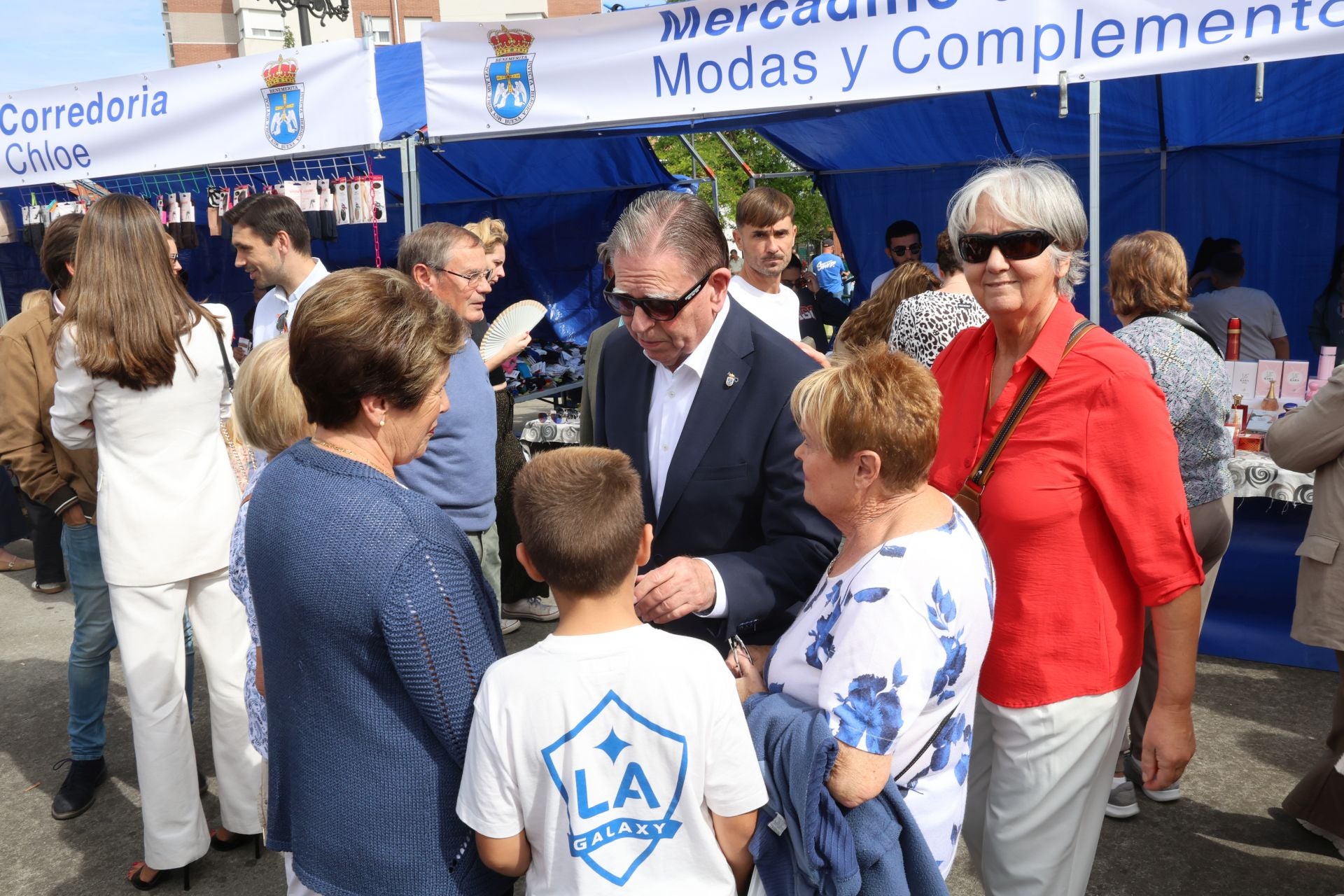 Así fue la exitosa inauguración del nuevo mercadillo de Oviedo con 74 puestos