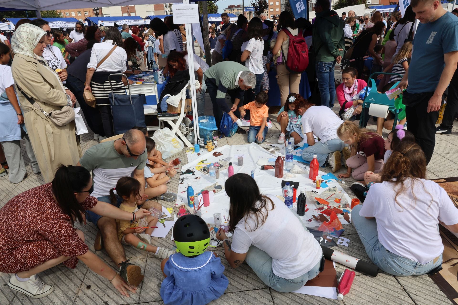 Así fue la exitosa inauguración del nuevo mercadillo de Oviedo con 74 puestos