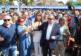 Así fue la exitosa inauguración del nuevo mercadillo de Oviedo con 74 puestos