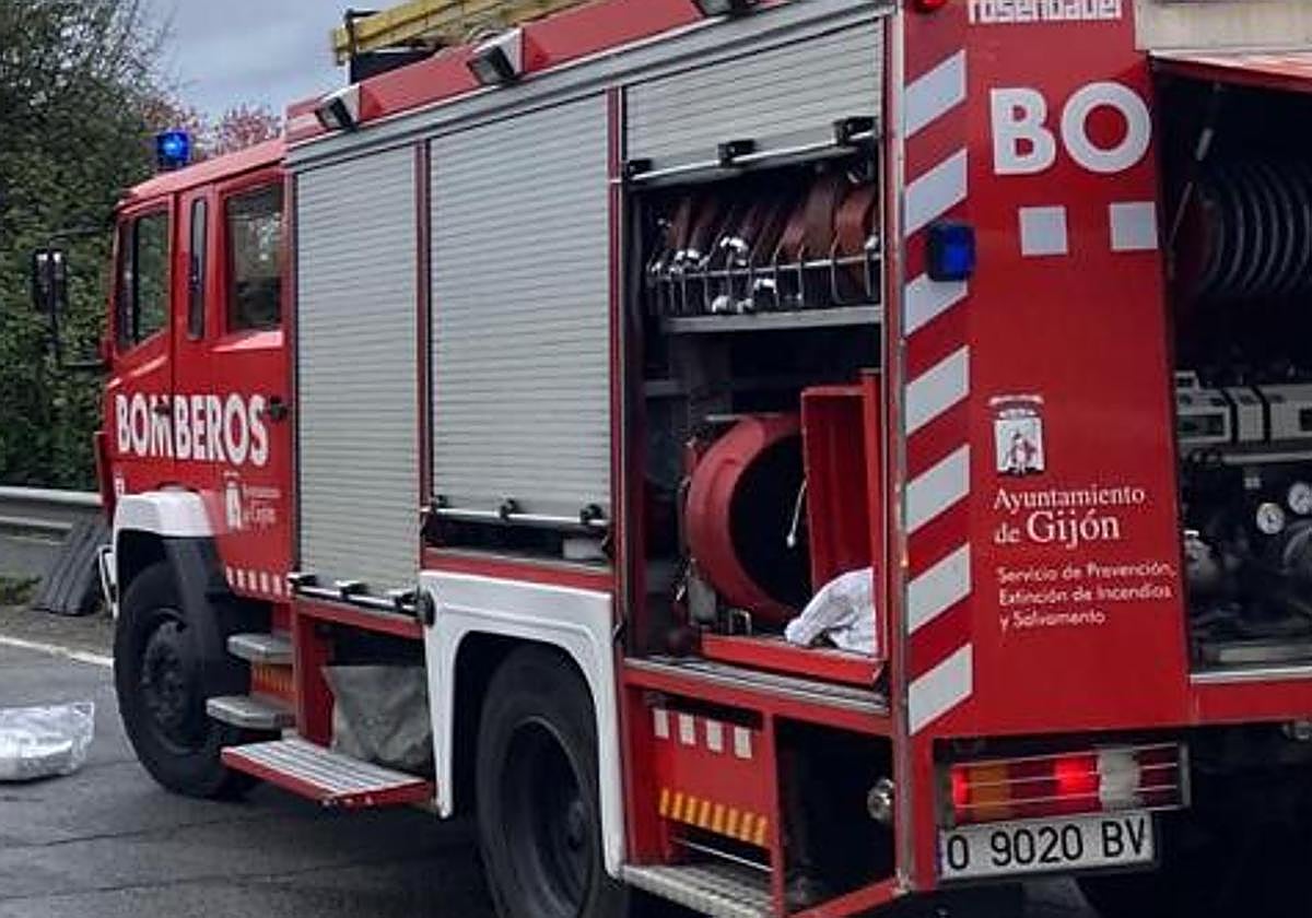 Muere una mujer en Granda, en Gijón, golpeada por el portón de su propia casa