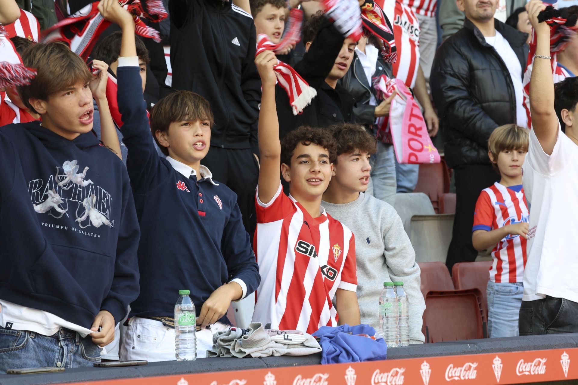 ¿Estuviste este domingo en El Molinón? ¡Búscate entre las fotos del Sporting-Albacete!